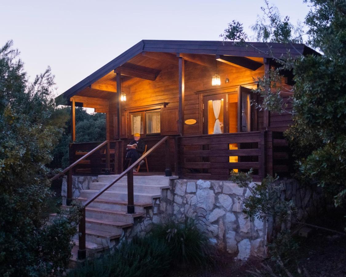 Mountain Breeze Lodge & Resort Al Salt Exterior photo