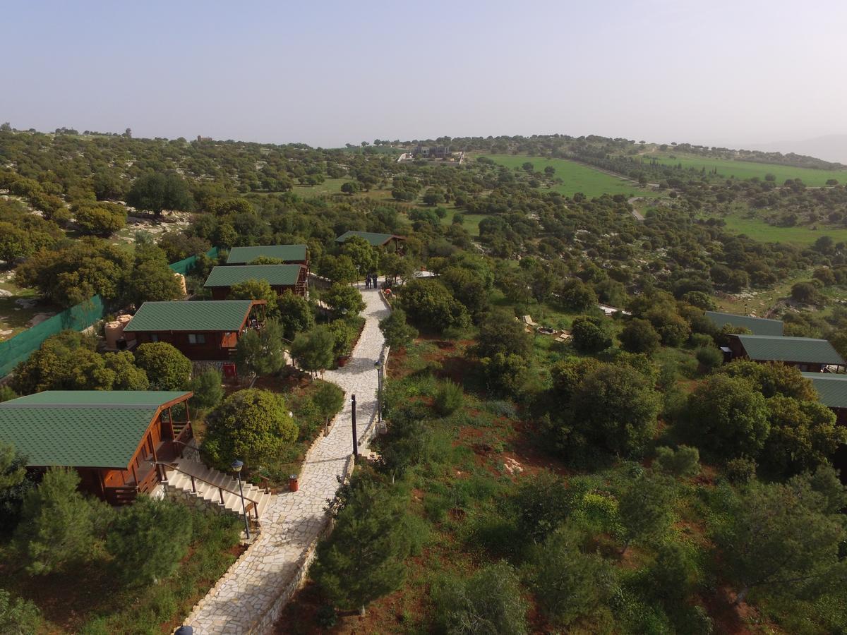Mountain Breeze Lodge & Resort Al Salt Exterior photo