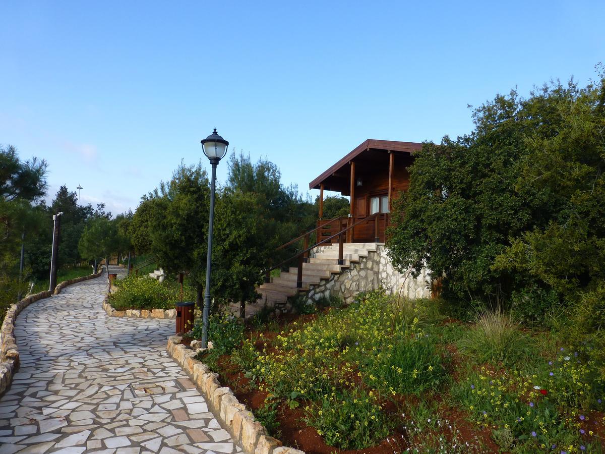 Mountain Breeze Lodge & Resort Al Salt Exterior photo