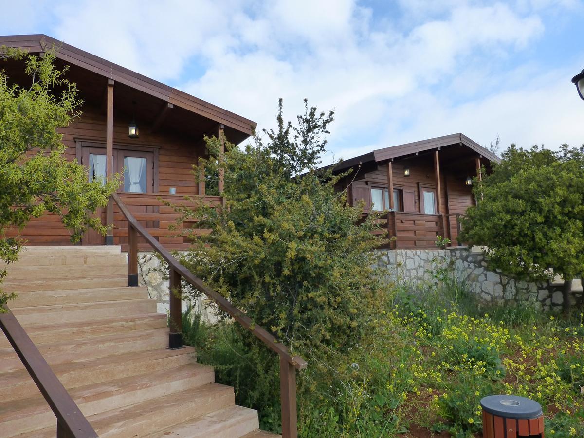 Mountain Breeze Lodge & Resort Al Salt Exterior photo