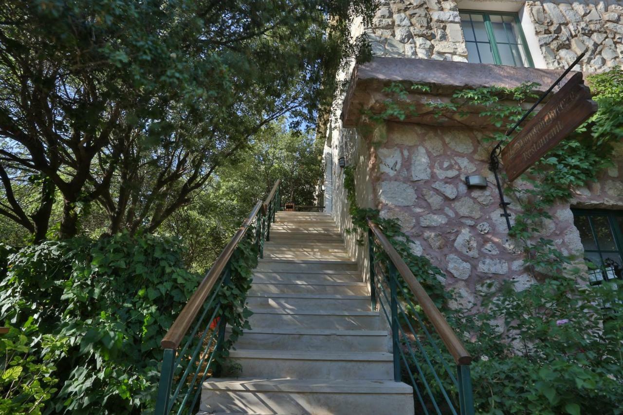 Mountain Breeze Lodge & Resort Al Salt Exterior photo