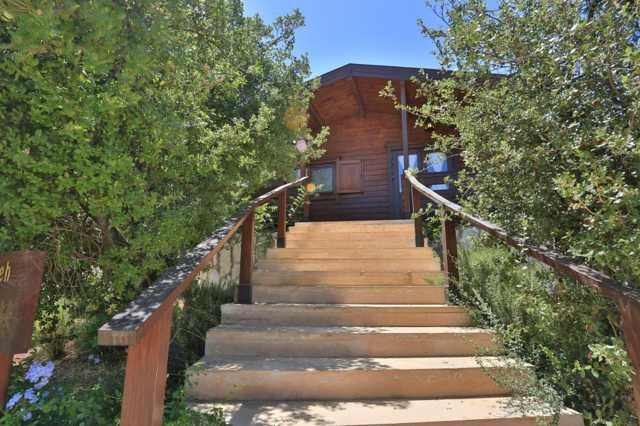 Mountain Breeze Lodge & Resort Al Salt Exterior photo