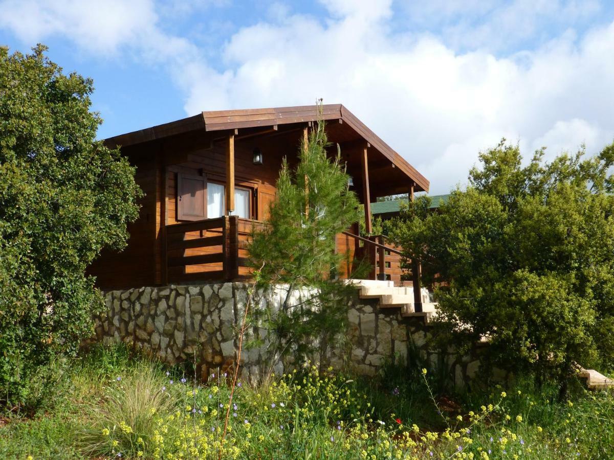 Mountain Breeze Lodge & Resort Al Salt Exterior photo